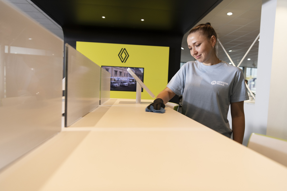 Meisje wat schoonmaakt
